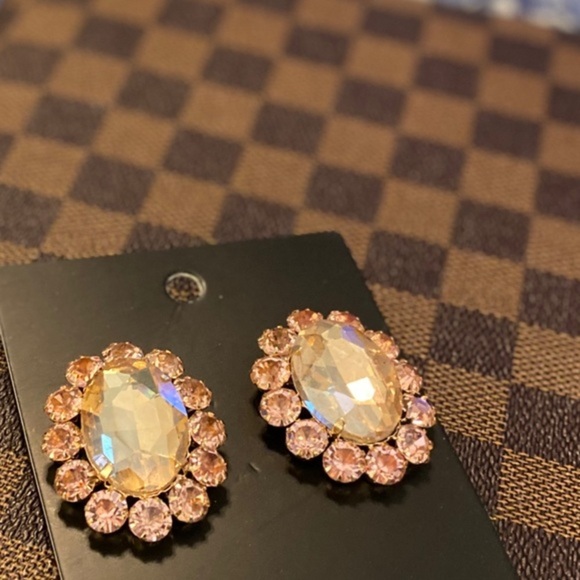 NWT Large Pink Jewels Stud Statement Earrings - Picture 4 of 13